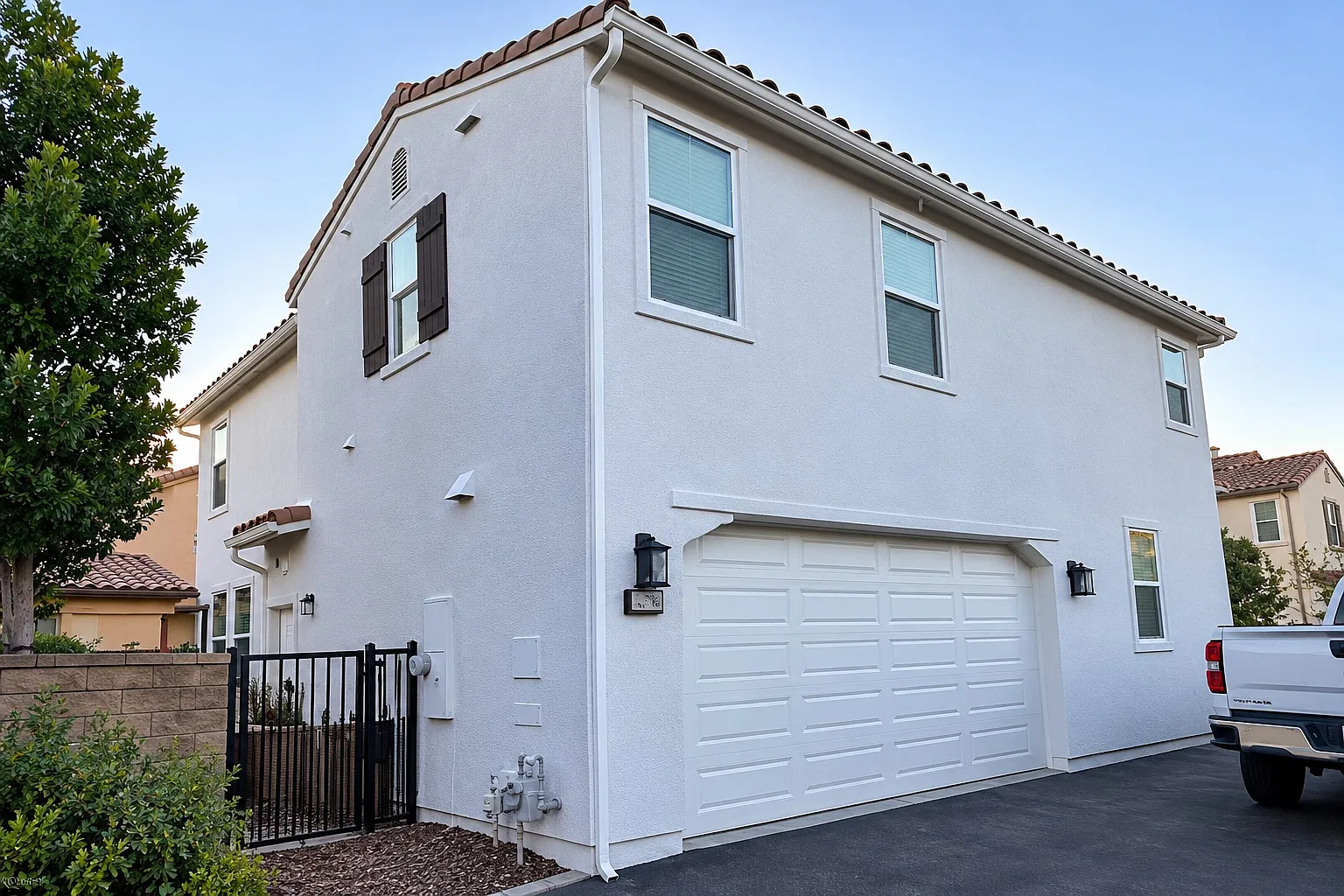 3 bed, 2.5 bath, 1933 sqft, $3,800 — Photo 3