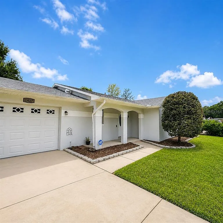 3 bed, 2.0 bath, 1256 sqft, $2,300 — Photo 2