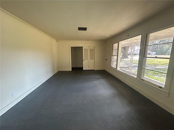 3rd image of 515 Kimball Ave