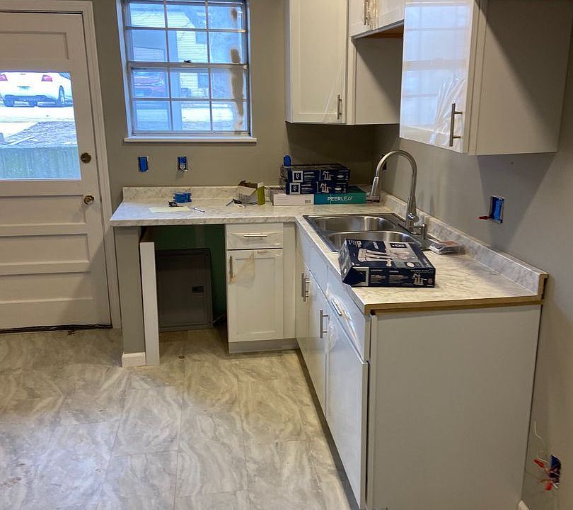 1st image of 905 Georgian Dr APT B