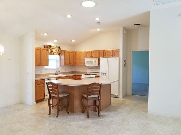 5th image of 664 Fayette Ct