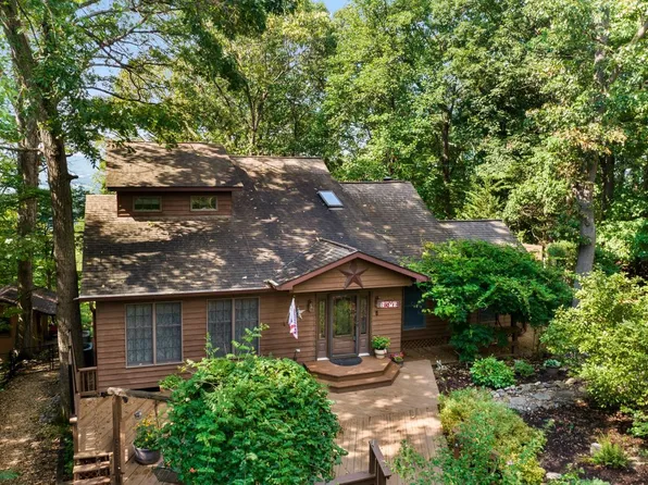 208 Atwood Dr, Gerrardstown, WV 25420