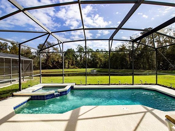 2nd image of 208 Hammock Ct