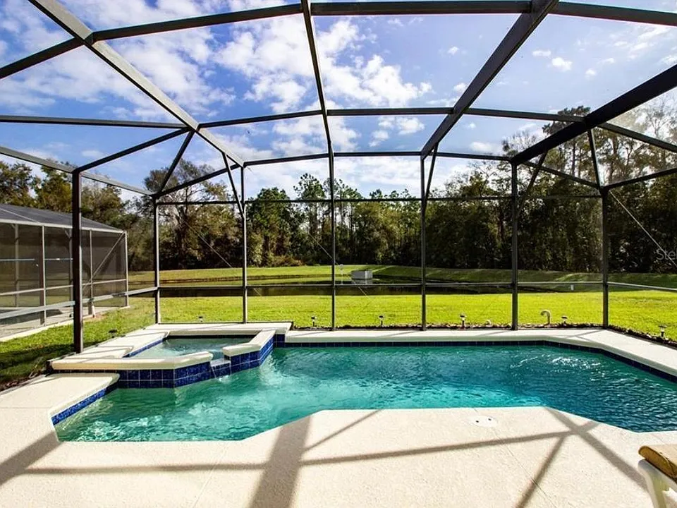 208 Hammock Ct