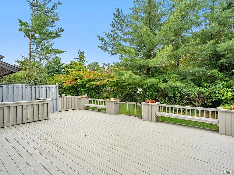 90 Foxwood Dr — Photo 25