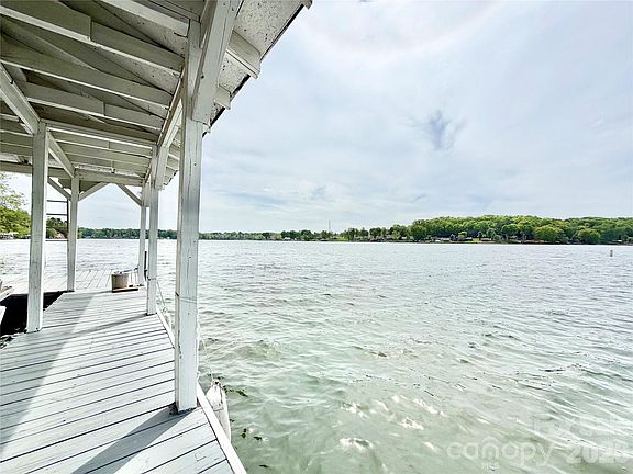 5th image of 226 Riverwalk Rd