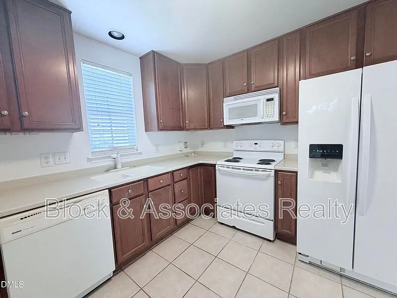 2 bed, 2.5 bath, 1500 sqft, $1,795 — Photo 4