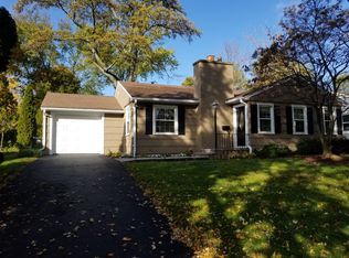 716 Prairie Ave, Barrington, IL