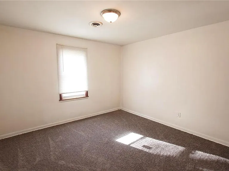 205 Debbie Ln — Photo 7