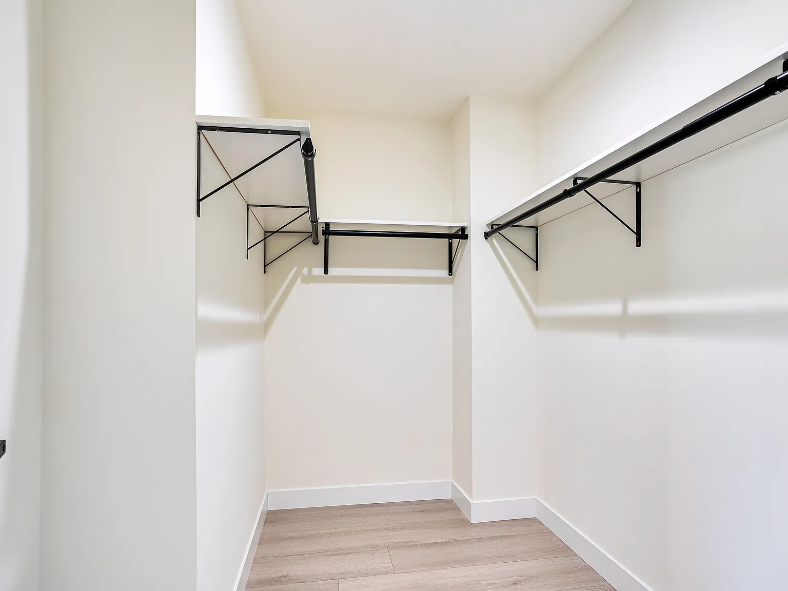 3 bed, 2.5 bath, 1771 sqft, $4,350 — Photo 4