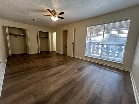 Crestwood Apartments — Photo 27