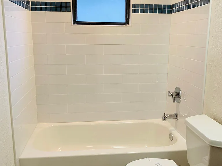 270 Emerson Dr NW — Photo 8