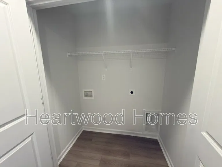 121 Bartlett Dr — Photo 33
