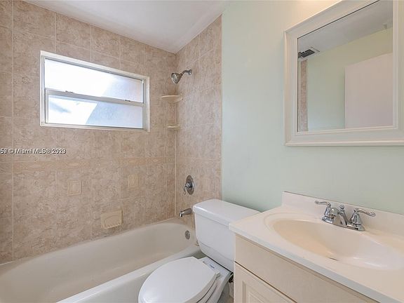 4th image of 4068 SW 50th St