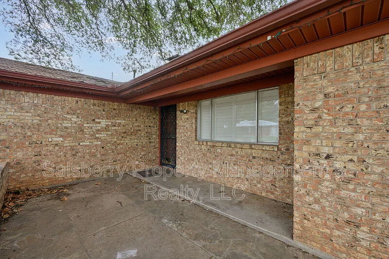 3 bed, 2.0 bath, 1794 sqft, $2,000 — Photo 3