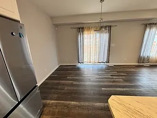 366 Bonaventure Dr W — Photo 4