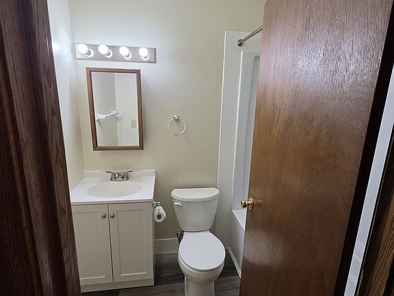 5th image of 100 W Grove St #11388083