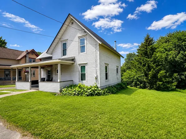 17 Hill St, Brushton, NY 12916