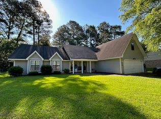 90 Friar Tuck Cir, Columbus, MS 39705