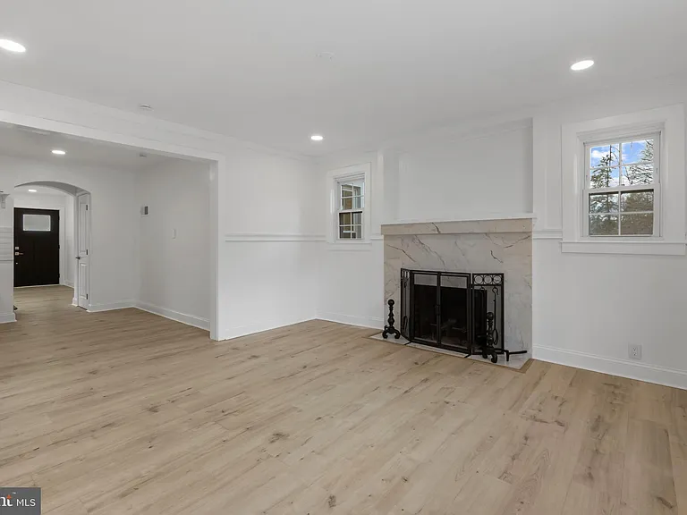 3284 Annandale Rd — Photo 17