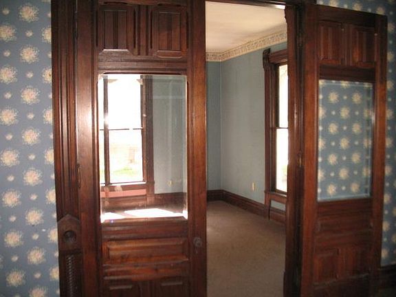 3rd image of 276 E Locust St