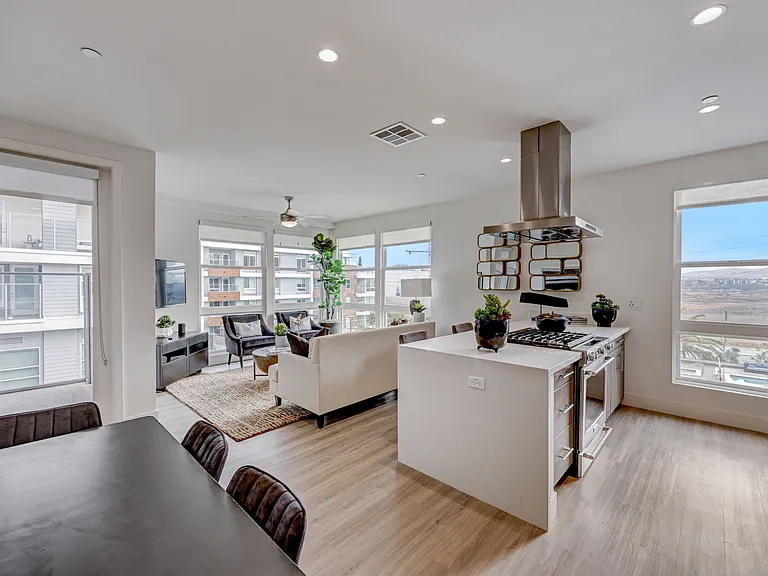 Connected Living | 2B B930 Club Collection