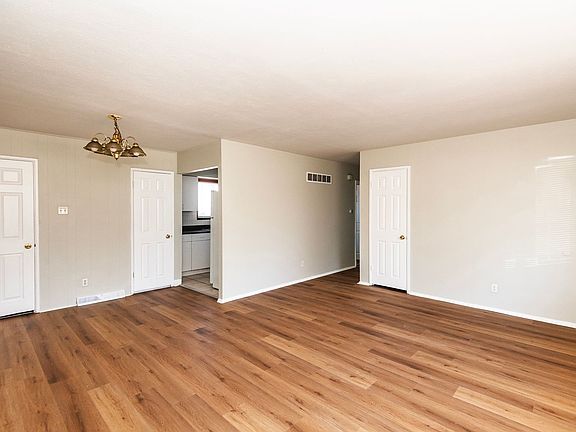 3rd image of 10053 Lilac Ave