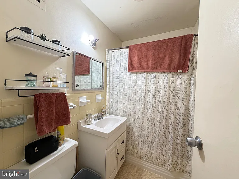 10201 Grosvenor Pl #320 — Photo 19