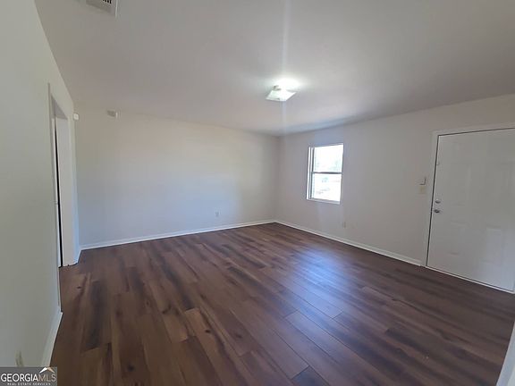 3rd image of 1812 Empress Ave