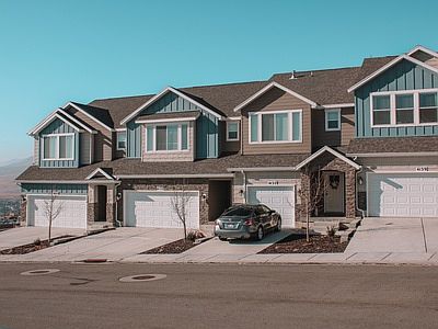 2nd image of 4133 N Cresthaven Ln