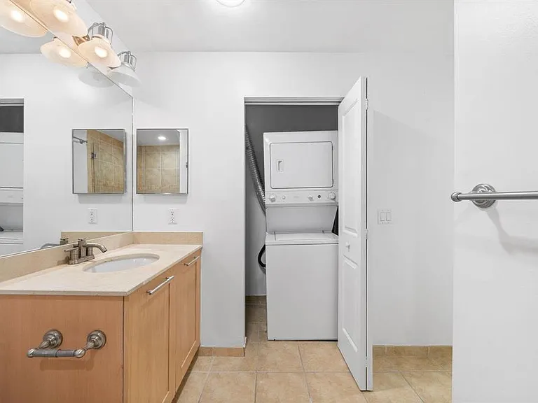 511 SE 5th Ave #615 — Photo 12
