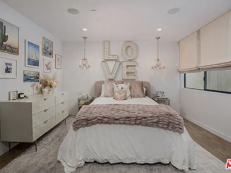 2105 E Balboa Blvd — Photo 43