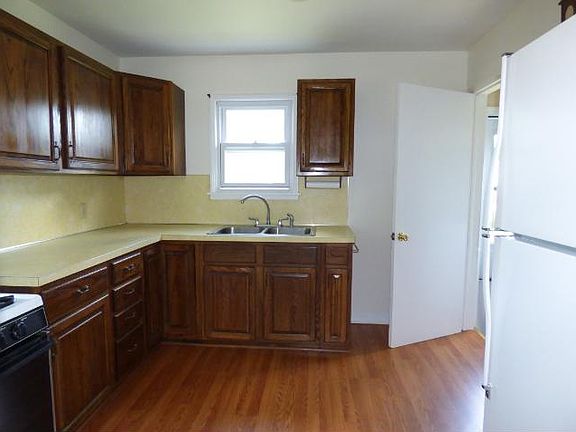 3rd image of 1903 Nebraska Ave E