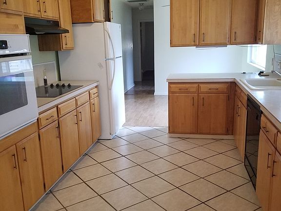 3rd image of 2444 Redwood Dr