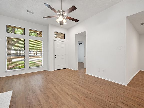 4th image of 5912 Royal Club Dr