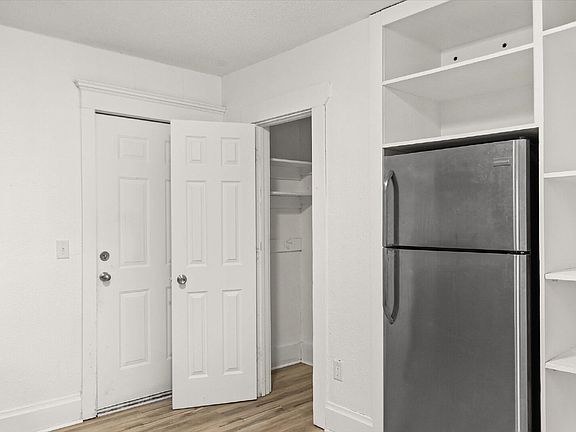 4th image of 2805 Cottage Grove Ave APT 4