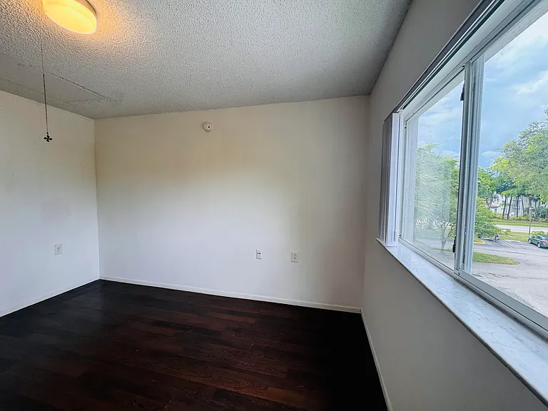 1068 N Benoist Farms Rd #302 — Photo 22