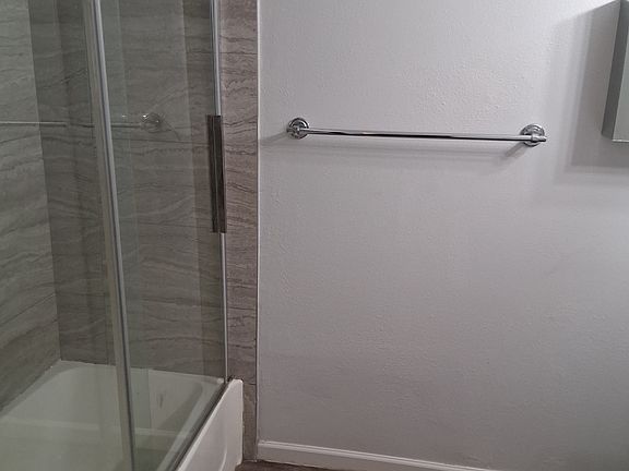4th image of 6528 N 17th Ave #5