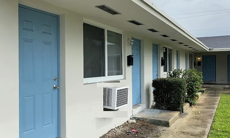 7240 Pembroke Rd #3 — Photo 8
