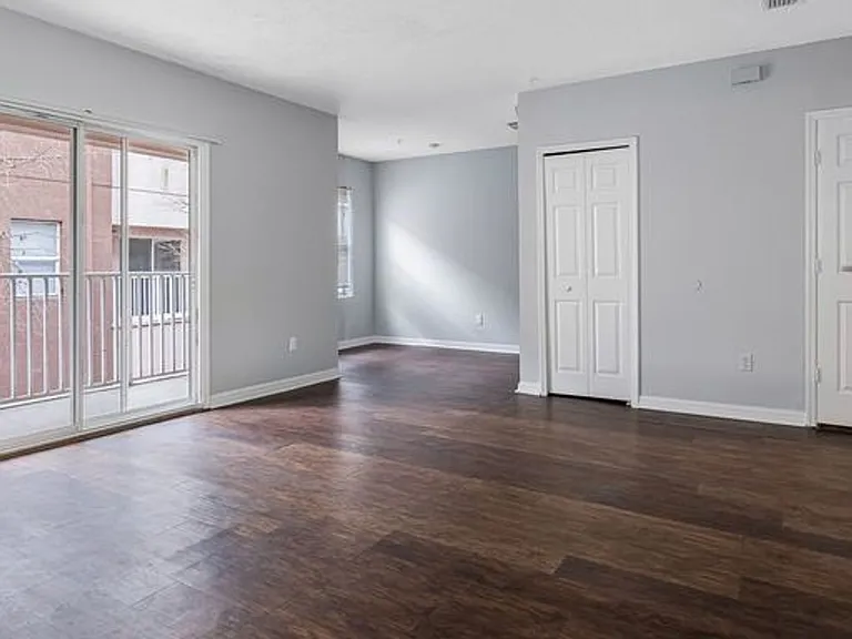 Tampa Commons — Photo 18
