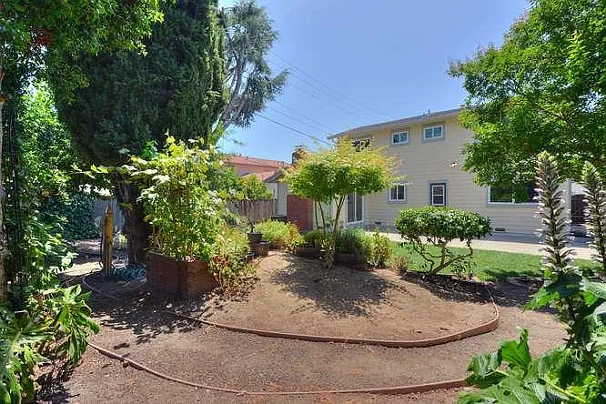 2040 Conifer Ln — Photo 20