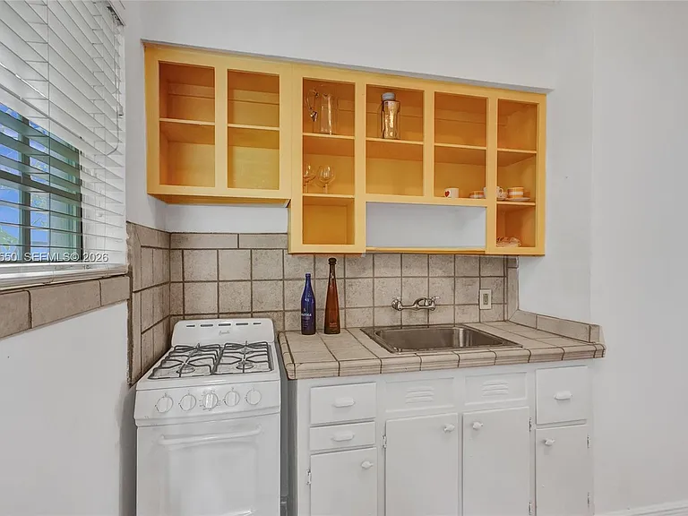 717 Espanola Way #204 — Photo 32