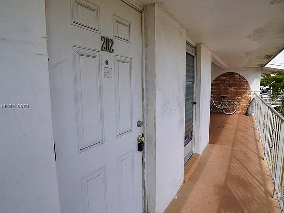 5th image of 4251 NW 9th Ave APT 202