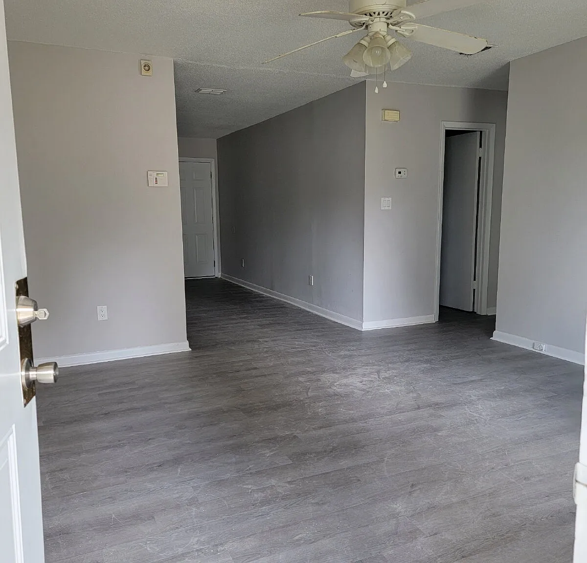 2 bed, 1.5 bath — Photo 4