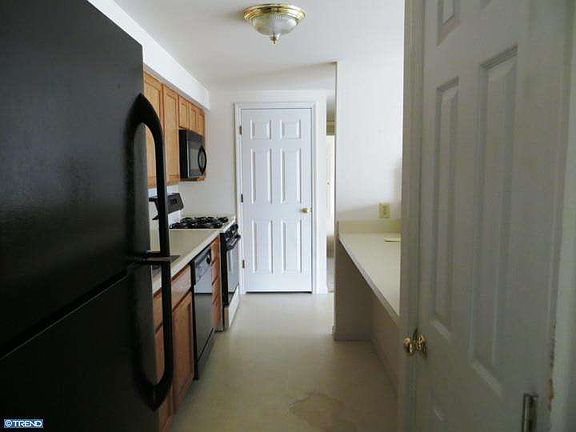 3rd image of 102 Kenwood Dr