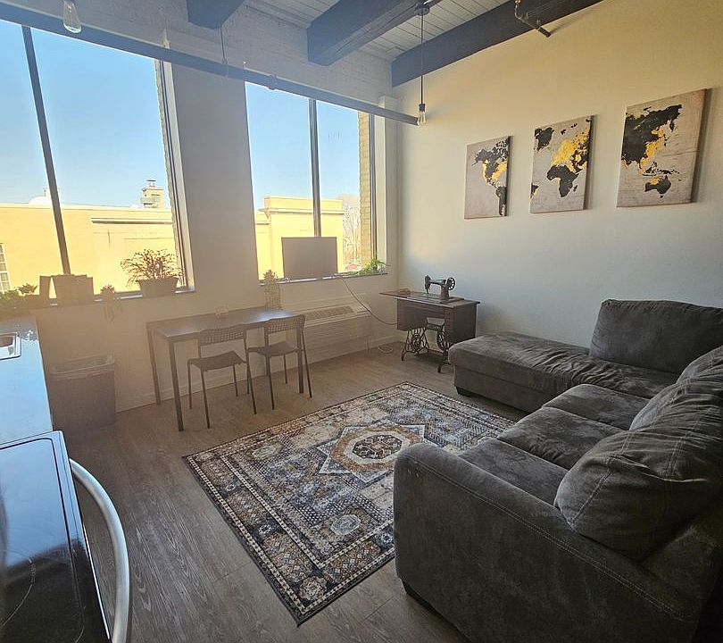 1st image of 2300 10th Ave #204