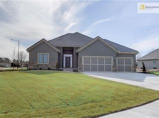 5805 NW 104th St, Kansas City, MO 64154