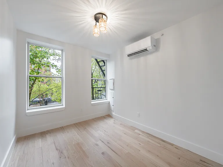376 Montgomery St #1F — Photo 3