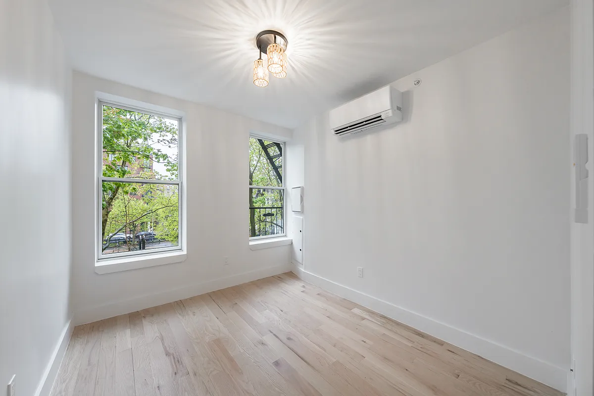 Building Photo - 376 Montgomery St #2D