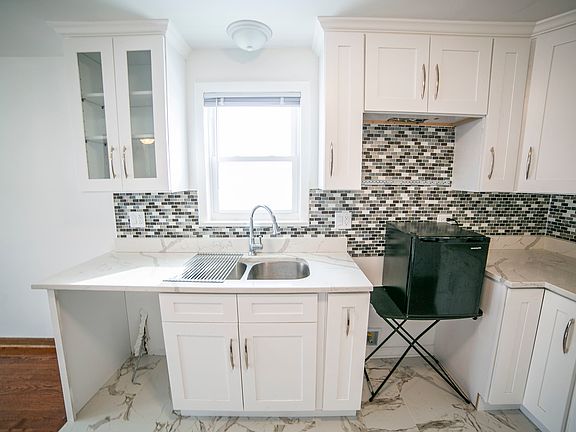 4th image of 10257 S Yates Ave